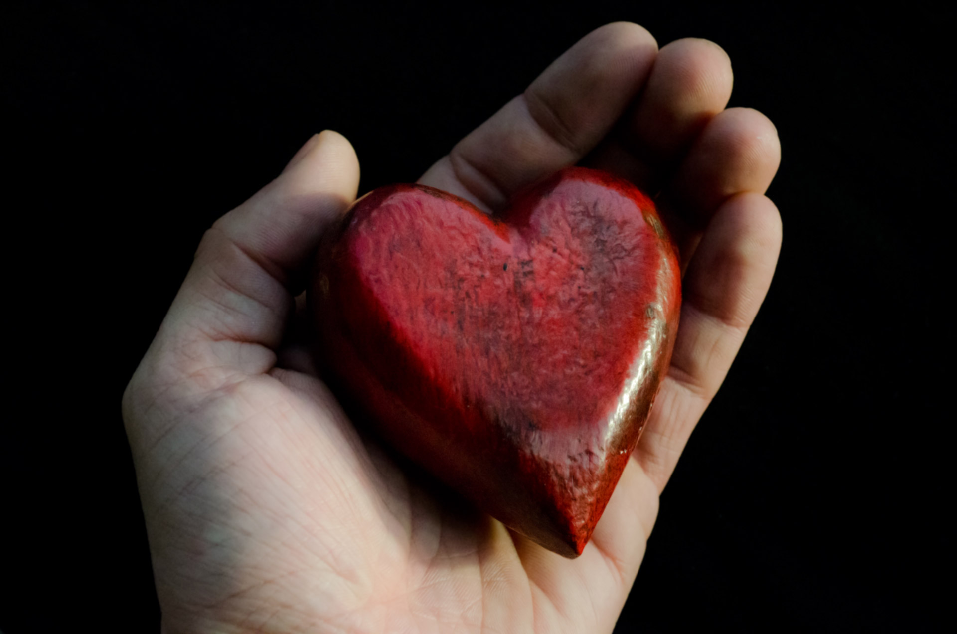 Найти живое сердце. Сердце. Сердце в руках. Сеhlwt d Hef[. Сердечко руками.